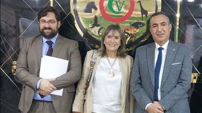 رئيس الهيئة العامة للخدمات البيطرية وسفيرة اورجواي يلتقون لدعم التصدير 