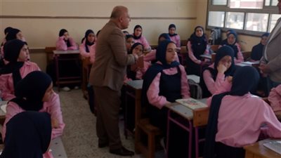 وفد وزاري رفيع المستوى يتفقد مدارس دمياط مع بدء العام الدراسي الجديد