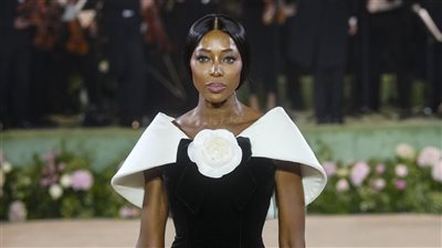 ناعومي كامبل تفتتح عرض ريتشارد كوين لربيع وصيف 2026