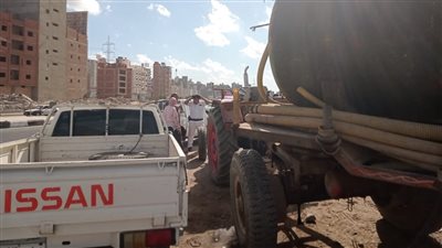 محافظ الدقهلية: ضبط جرار ومقطورة نافورى يلقيان مياه الصرف بمصرف زراعي 