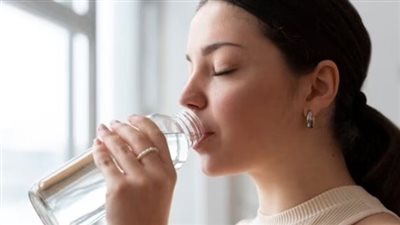 أفضل وقت لشرب الماء.. قبل ،أثناء، أم بعد الوجبات؟ 
