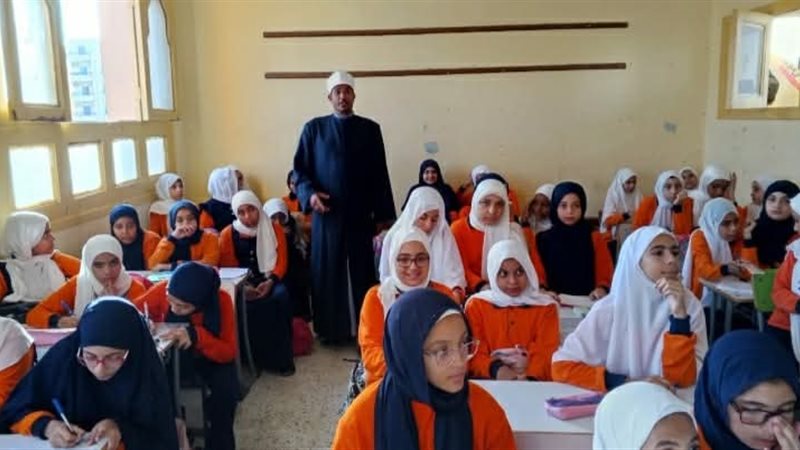 جانب من متابعة الدراسة