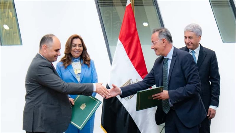 جانب من مراسم التوقيع