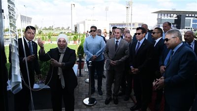 وزير الرياضة ورئيس هيئة قناة السويس يفتتحان صالة البطلة الأولمبية 