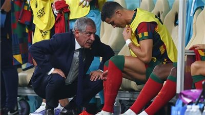 مصدر في الأهلي: سانتوس وفيتوريا خارج حسابات النادي لتدريب الفريق 