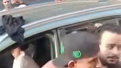 الأمن يفحص فيديو لــ شاب يخلع ملابسه ويتعدى على المارة في المنيب 