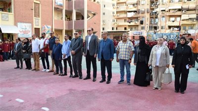 حمامات مشتركة للبنين والبنات بالخصوص.. الإدارة التعليمية تكشف حقيقتها