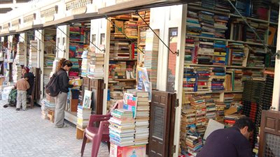  سور الأزبكية.. «الهرم الرابع» الذي لا يغيب عنه عشاق الكتاب | فيديو