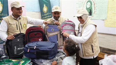 بيت الزكاة: توزيع 300 ألف حقيبة وزىّ مدرسي وأدوات كتابية على الطلاب الأيتام 