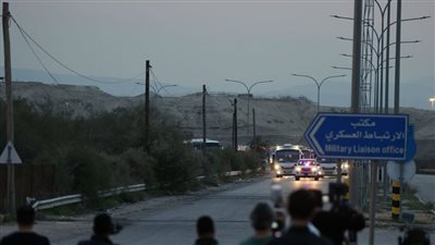 إعادة فتح جسر الملك حسين بعد إغلاقه لأيام.. معبر الكرامة