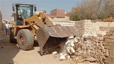 42 حالة.. استمرار إزالة التعديات على الأراضي الزراعية وأملاك الدولة بأسيوط