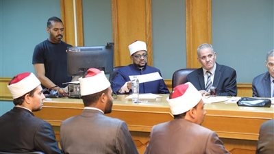 ابتعاث ليالي رمضان 1447هـ.. أمين (البحوث الإسلاميَّة) يتفقد المقابلات الشخصية