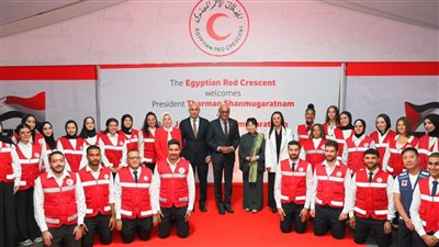 رئيس سنغافورة وقرينته في زيارة تاريخية للهلال الأحمر المصري لدعم غزة