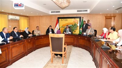 محافظ الفيوم يوجه بفحص شكوى أحد المقاولين من عدم تسليم مشروع مركز شباب نصر 