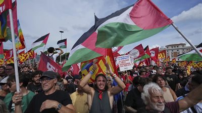  بالأعلام الفلسطينية.. مظاهرات في 75 مدينة إيطالية ضد إسرائيل