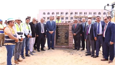 محافظ دمياط يتفقد أعمال التطوير بمستشفى الأزهر الجامعى ويضع حجر الأساس