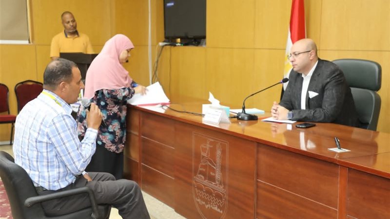 محافظ بنى سويف مع