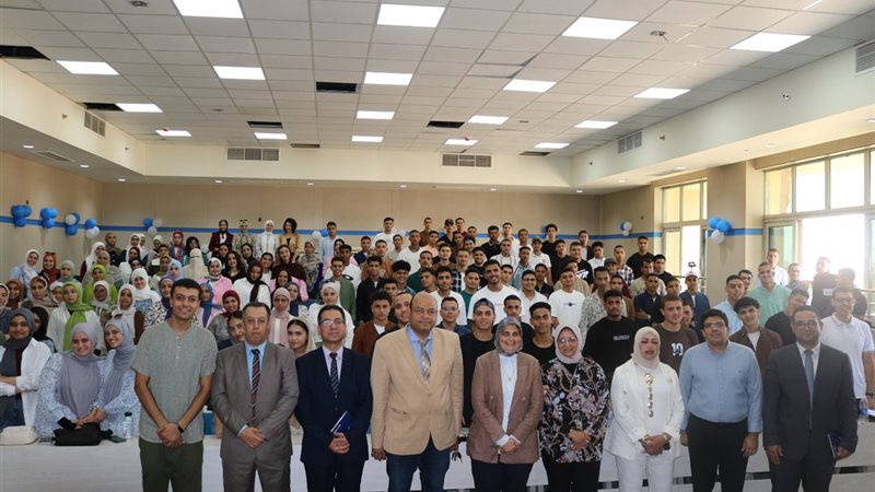 من استقبال الطلاب