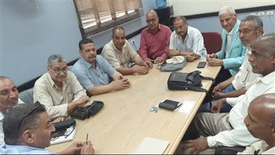 السكرتير العام لمحافظة قنا يتفقد المركز التكنولوجي لخدمة المواطنين بأبو تشت