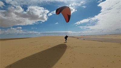 انطلاق أول منصة عربية للباراجلايدينج.. مغامرة في سماء الشرق الأوسط