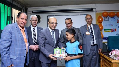 بتوزيع الهدايا.. مستشفى الأطفال بجامعة أسيوط يحتفل باليوم العالمي للطفل