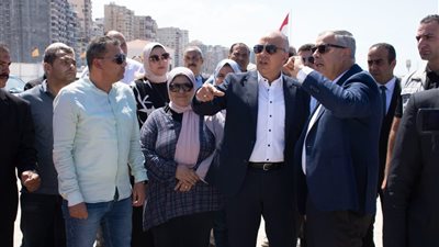 وزير الري يتفقد أعمال حماية الشواطيء بمحافظة الإسكندرية