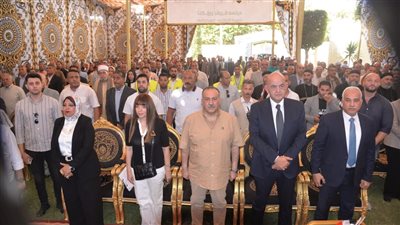 محافظ أسيوط يسلم 60 منزلاً مؤهلاً و27 رأس ماشية و10 مشروعات متناهية الصغر 