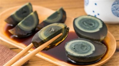 من عيون التونة إلى صرصار البحر.. أغرب الأكلات العالمية