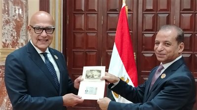 النائب أحمد صبور يتسلم كارنيه عضوية مجلس الشيوخ | صور