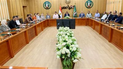  محافظ المنوفية يناقش موقف إستلام الأسواق الحضارية والمواقف النموذجية 