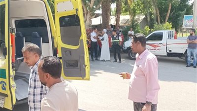 تركوها تنزف على الرصيف.. لحظة نقل سيدة الموقف بقنا وأبناءها للمستشفى العام