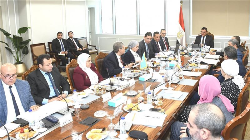 وزير الإسكان يترأس