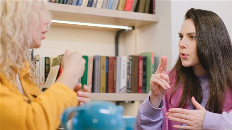 طرق تعلم لغة الإشارة