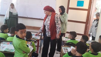 جولات ميدانية لمديرة تعليم السويس لمتابعة انتظام الدراسة 