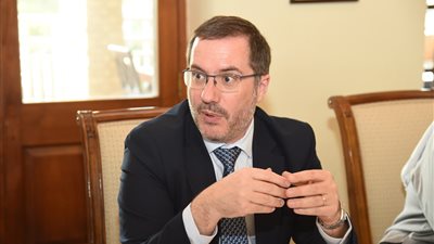 سفير بريطانيا في مصر: حل الدولتين أفضل وسيلة لضمان الأمن والسلام للفلسطينيين 