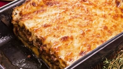 المسقعة اليونانية بالبشاميل.. وصفة لذيذة وسهلة التحضير