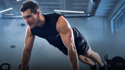 ما حكم الشرع في أداء الصلاة في ملابس الرياضة (التريننج)؟..  الإفتاء تجيب