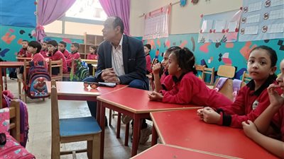 وكيل تعليم السويس يتابع انتظام الدراسة داخل مدارس السويس لضمان الانضباط