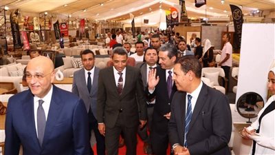 محافظا دمياط والسويس ورئيس جهاز تنمية المشروعات يفتتحون معرض 