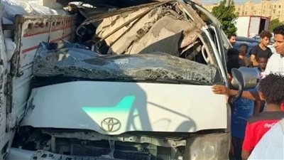 نجاة سائق ميكروباص في حادث مروع بطريق الواحات أمام نادي أبناء الجيزة
