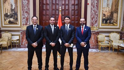 زكي ومظلوم ونور الدين وعبد الحميد في صورة تذكارية خلال استخراج كارنيهات الشيوخ