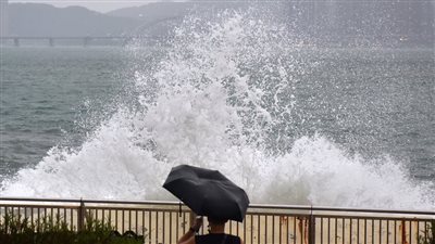 تايوان تسجل 14 وفاة مع اقتراب الإعصار 