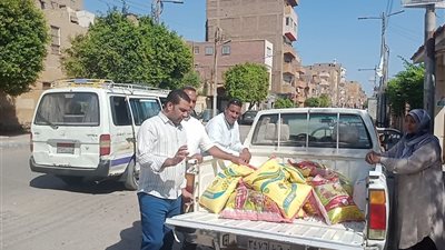 ضبط نصف طن دقيق مدعم قبل تهريبه وربع طن أعلاف مجهولة المصدر بالأقصر