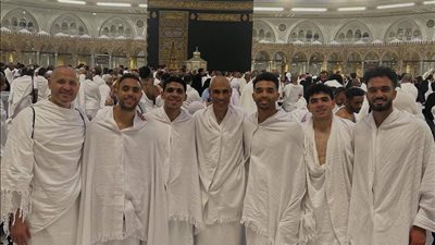 لاعبو بيراميدز يؤدون مناسك العمرة بعد مواجهة أهلي جدة