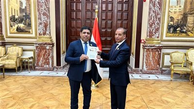 النائب عادل زيدان يتسلم كارنيه عضوية مجلس الشيوخ | صور