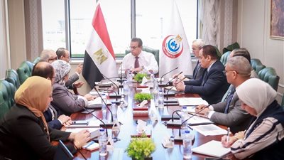 وزير الصحة يتابع آليات تسوية مديونيات الشراء الموحد لضمان توريد المستلزمات