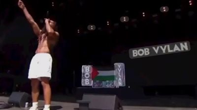 مغني الراب بوب فيلان يقود حملة لإقصاء دولة الاحتلال من بطولات الكرة