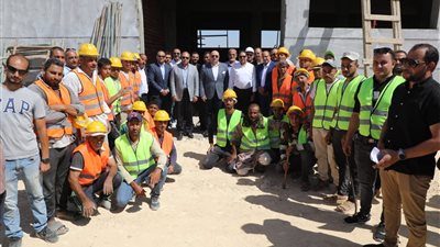 محافظ بني سويف يتابع نسب تنفيذ مجمع تجفيف الطماطم بسمسطا الجديدة