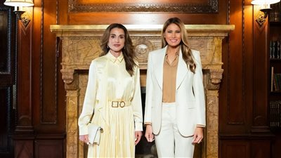 إطلالات الملكة رانيا وميلانيا ترامب تخطف الأنظار في نيويورك