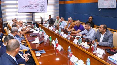 رئيس هيئة ميناء دمياط يتابع ترتيبات استقبال سفينة التغويز 